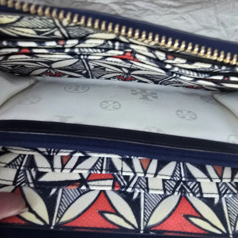 Tory Burch Navy, Red, White & Green Floral Zip Wallet - Picture 8 of 9